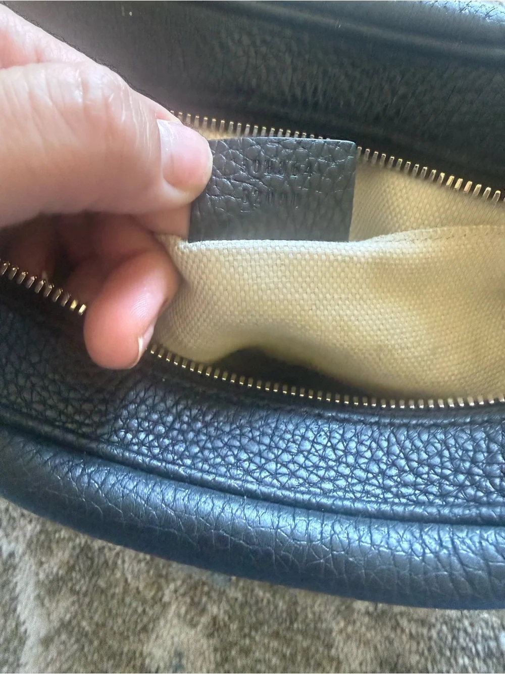 Authentic with receipt Gucci Black Pebbled Leather soho disco crossbody purse